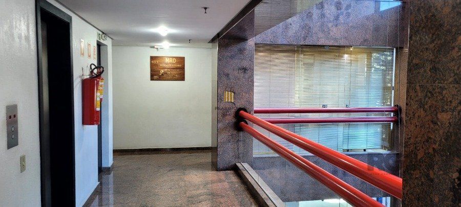 SALA AMPLA COM 73M² PRIVATIVOS, CENTRO PORTO ALEGRE, GARAGEM, ELEVADOR