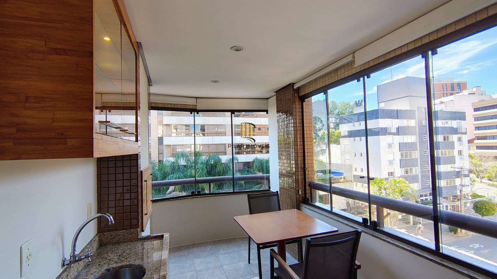 Apartamento Av Guaporé, 2 dormitórios, 2 vagas, churrasqueira