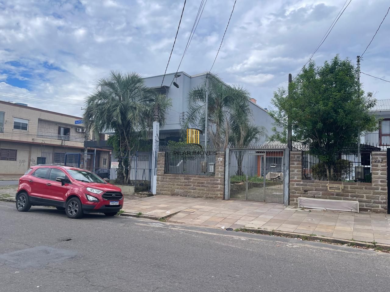 Prédio comercial com várias salas Lotadas nas e depósito/ Garagem, ótimo para Academias,