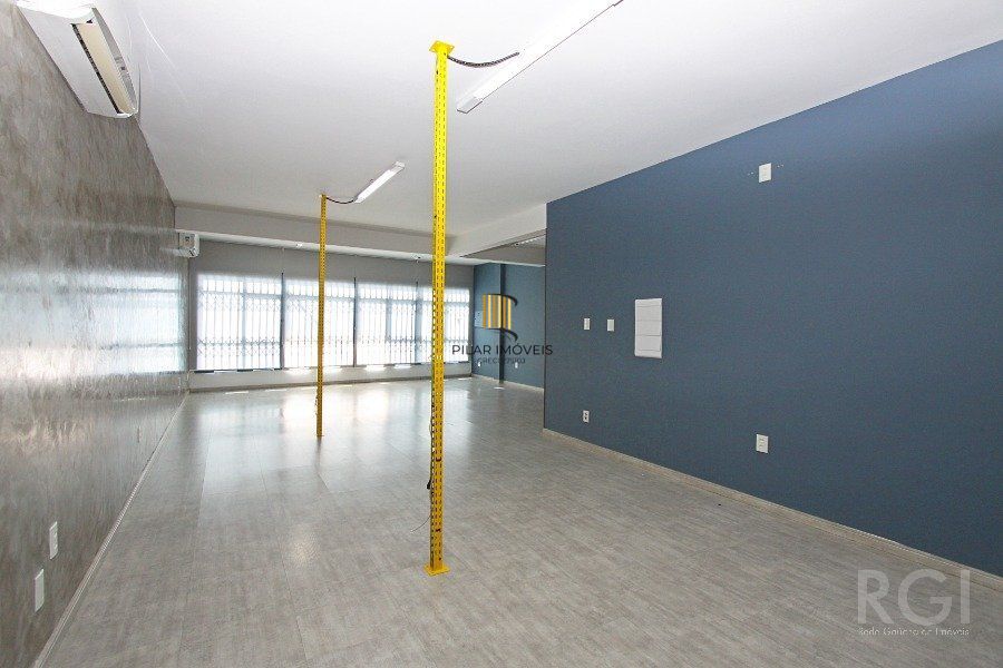 PRÉDIO COMERCIAL PARA SEDE DE EMPRESA COM  400 m²  na AVENIDA BAHIA, SÃO GERALDO,  JUNTO AO RESTAURANTE  KONKA Porto Alegre