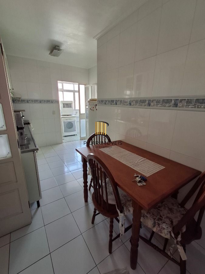 Apartamento de 2 dormitórios 76,90 m² de área privativa, com living para 2 ambientes com piso em tabuão