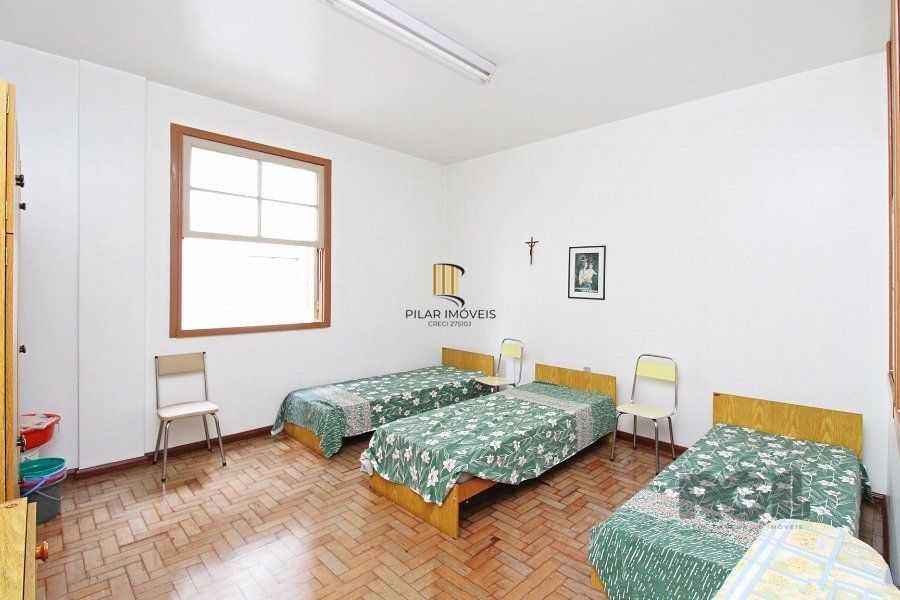 Apartamento a venda na Avenida Alberto Bins com 4 quartos, 2 banheiros, elevador, frente a fundos,  no coração do Centro Histórico de Porto Alegre