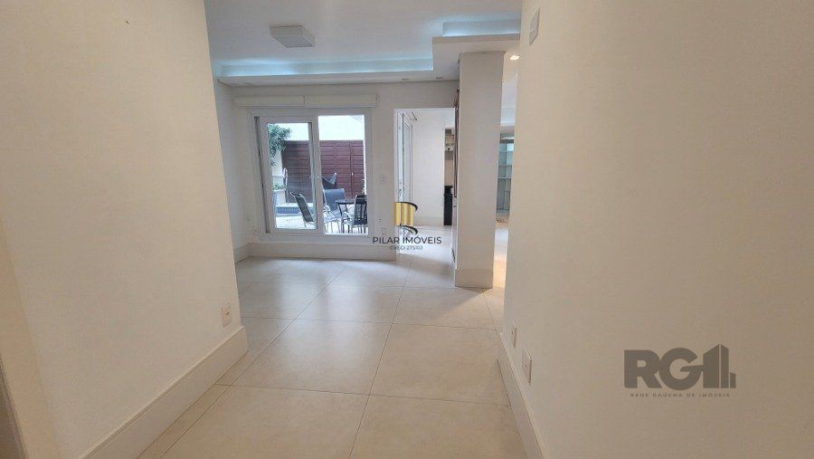 Venda, casa com 3 dormitórios, sendo 2 suítes, piscina, opção para 4º dormitório, 4 vagas, na Chácara das pedras, Porto Alegre RS