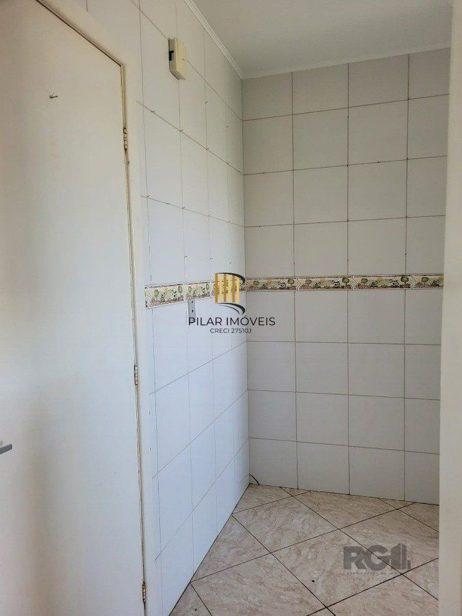Apartamento 2 dormitórios com vaga no Bairro Cristal.