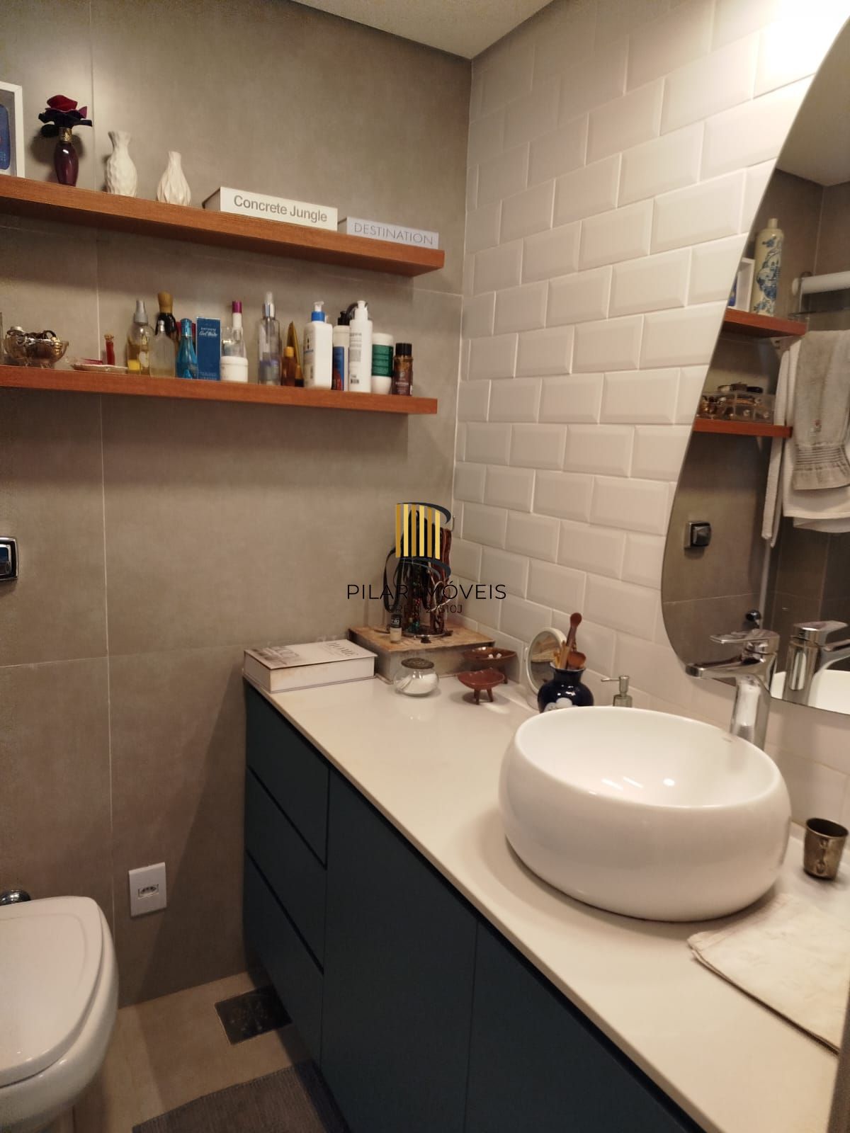 Venda Apartamento  03 dormitórios, transformados em 02, sendo um deles suíte Moinhos de vento Porto Alegre