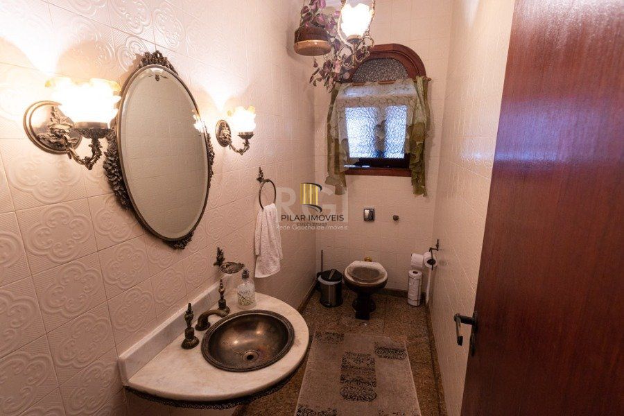 Casa para Venda - 500m², 4 dormitórios, sendo 1 suites, 5 vagas - Boa Vista