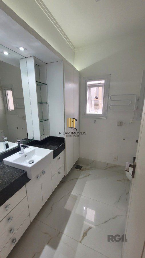 Venda, casa com 3 dormitórios, sendo 2 suítes, piscina, opção para 4º dormitório, 4 vagas, na Chácara das pedras, Porto Alegre RS