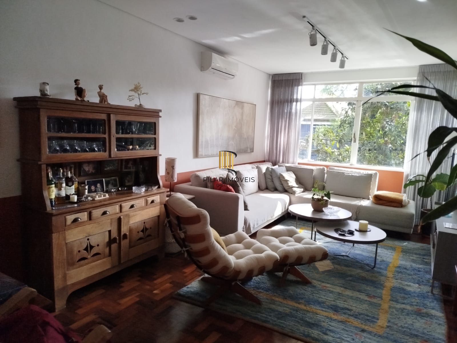 Venda Apartamento  03 dormitórios, transformados em 02, sendo um deles suíte Moinhos de vento Porto Alegre