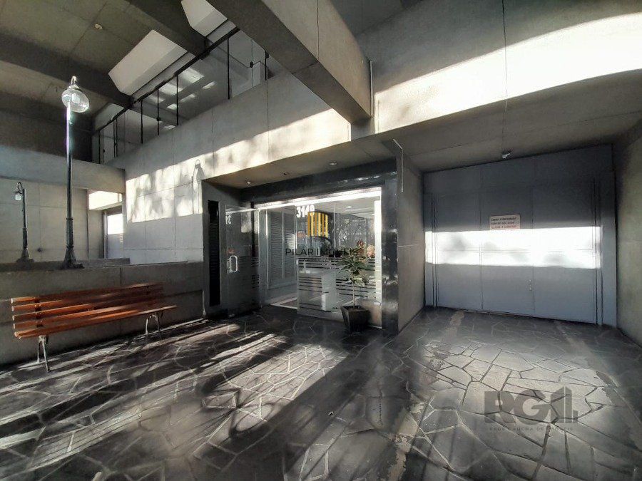 Sala duplex, 67,5m² privativos, boa orientação solar, fundos para a Protásio Alves