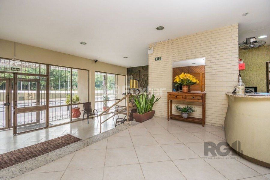 Ampla apartamento 3 dormitorios,living 2 ambientes na Cidade Baixa, com 2 garagem,