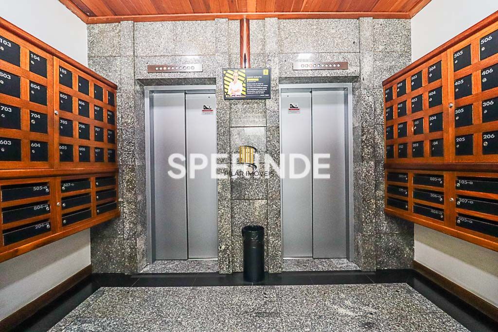SALA COMERCIAL 37,44M² TRÊS FIGUEIRAS, banh. privativo, piso carpete,
