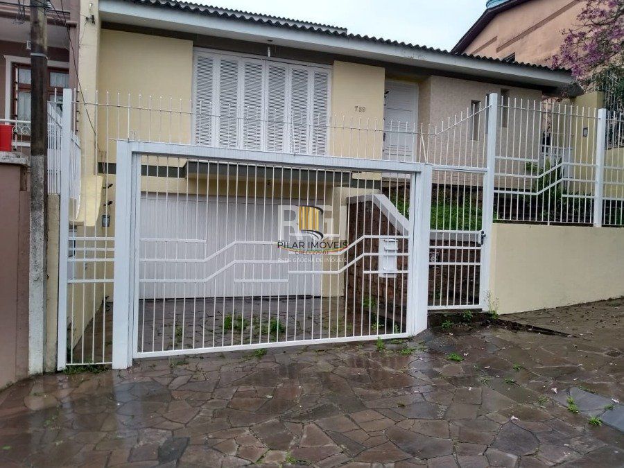 Casa 3 dormitórios no bairro Jardim do Salso