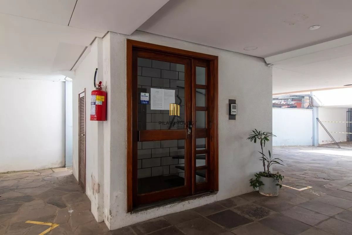 Excelente apto. no Bairro Partenon, com 52m2 de área útil, semi mobiliado, de 01 dormitório c/ uma vaga de garagem escriturada e coberta