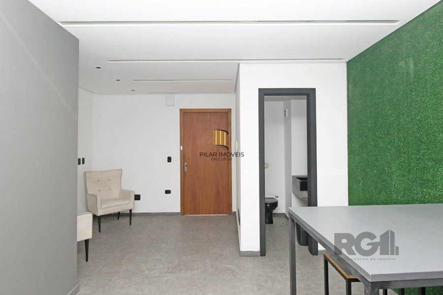 Conjunto com 171,46m² área privativa, com 1 vaga de garagem.