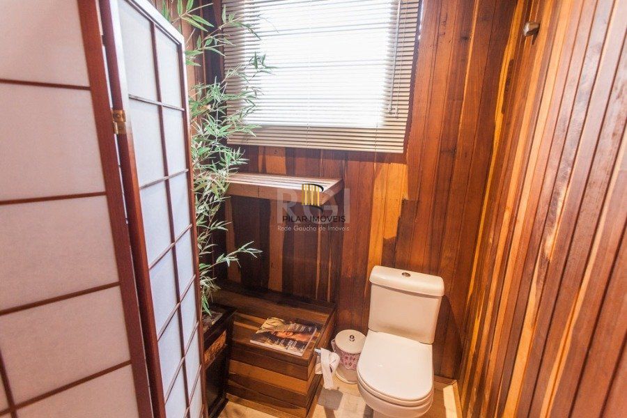 Casa para Venda - 400m², 3 dormitórios, sendo 1 suites, 5 vagas - Cristal