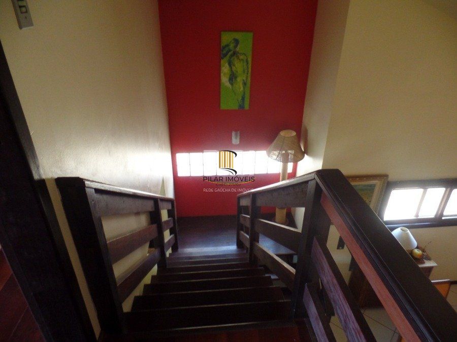 Casa para Venda - 180m², 3 dormitórios, sendo 1 suites, 2 vagas - Zona Nova