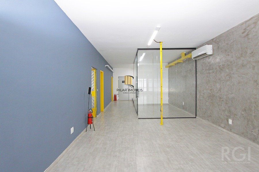 PRÉDIO COMERCIAL PARA SEDE DE EMPRESA COM  400 m²  na AVENIDA BAHIA, SÃO GERALDO,  JUNTO AO RESTAURANTE  KONKA Porto Alegre