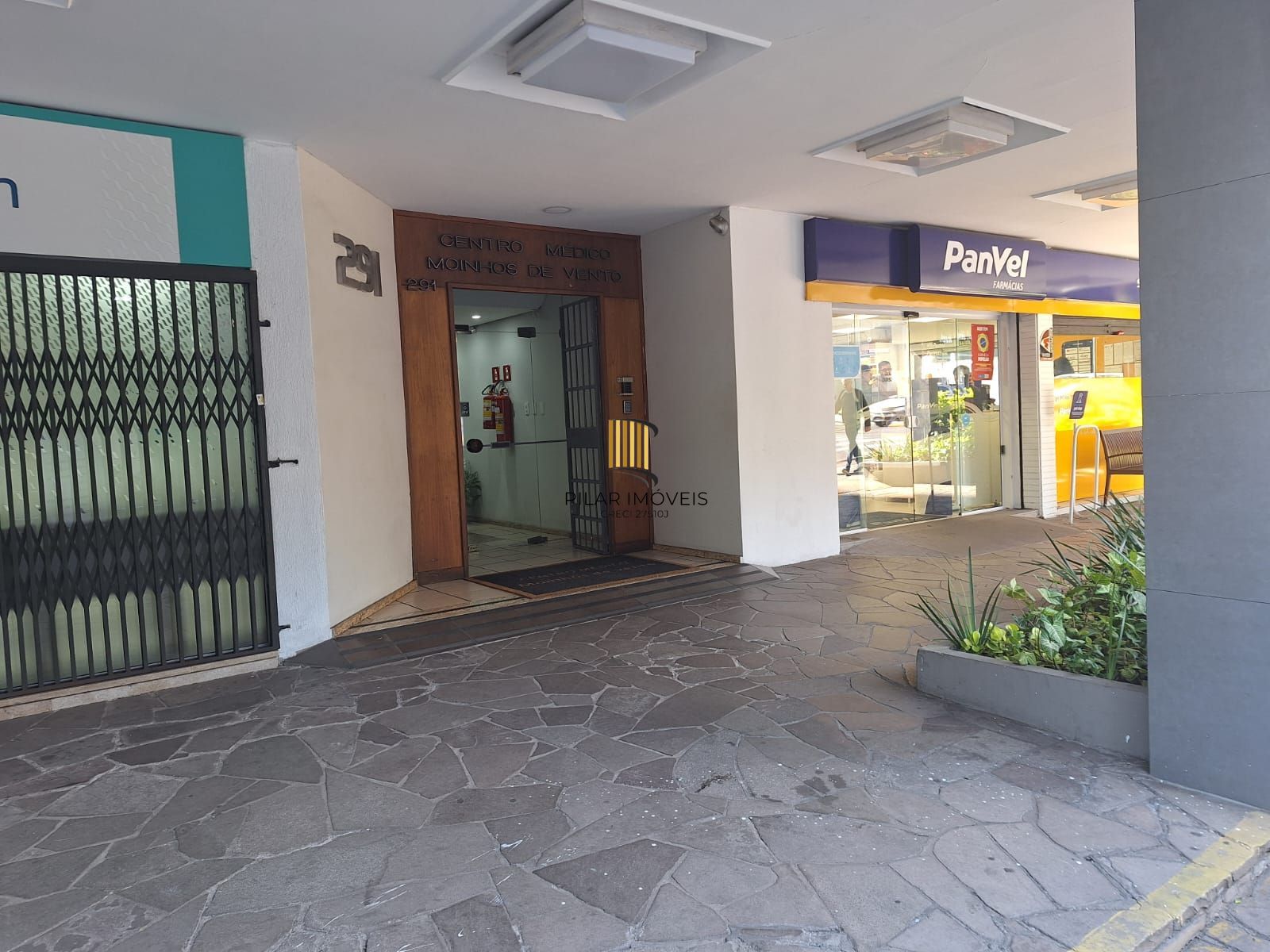 Sala coml. 42,61m2 c/divisórias, Rua Mostardeiro, Independência,R$190 mil