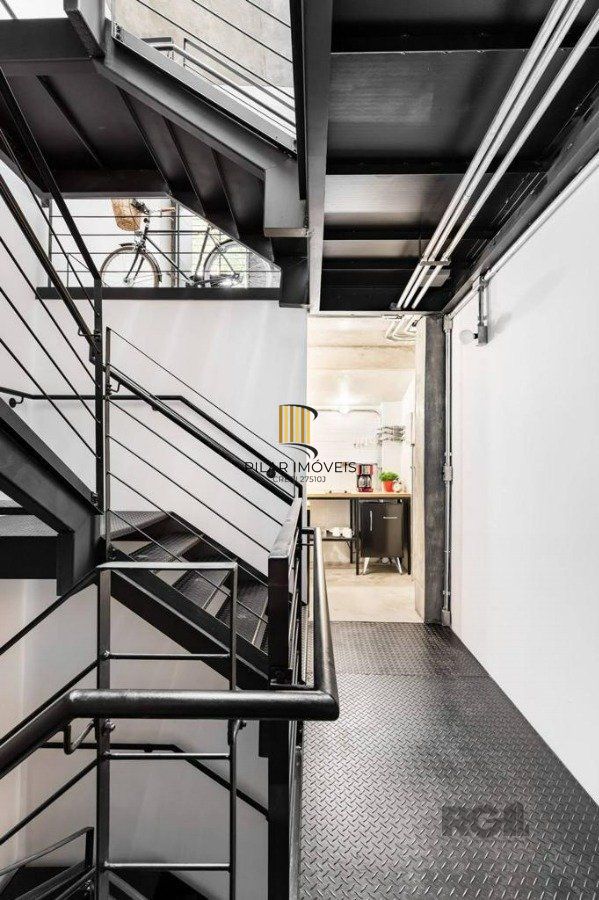Prédio Comercial de Design Contemporâneo na Rua Coronel Fernando Machado, no Centro de Porto Alegre