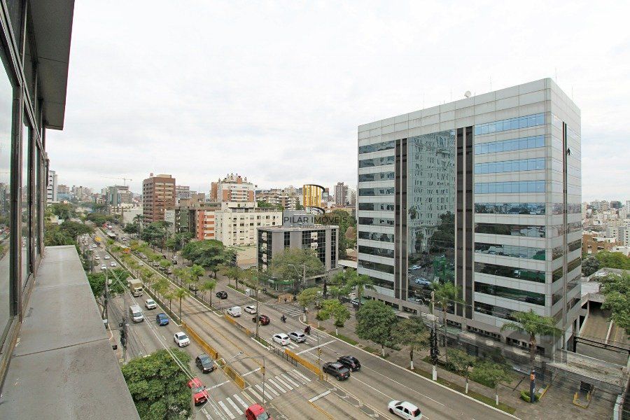 Conjunto com 171,46m² área privativa, com 1 vaga de garagem.