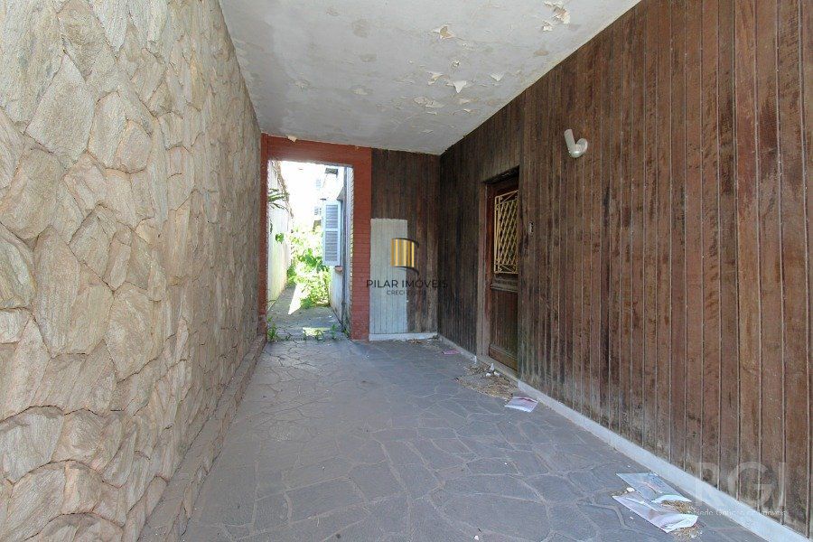 Casa/sobrado de alvenaria em pessimo estado,  com terreno de  5,70x44,00 (251m²)