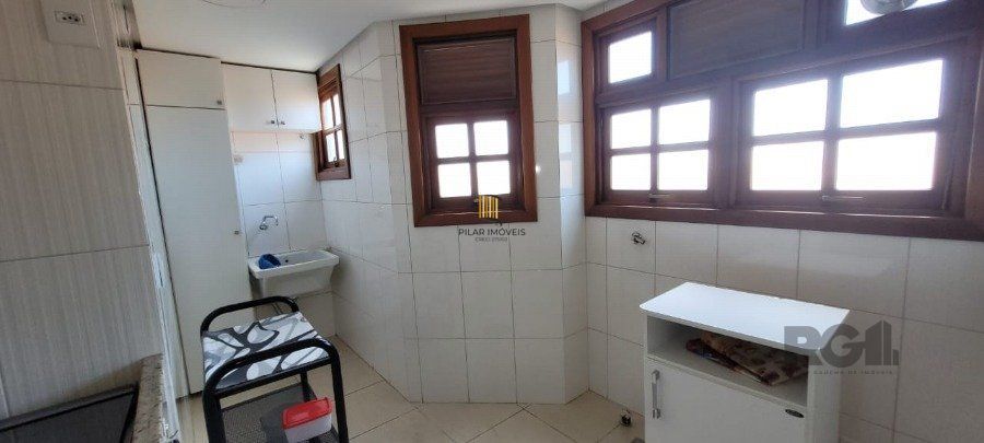 Apartamento de 2 dormitórios grande com suite, sacada fechada com churrasqueira, elevador, garagem, no Bairro São João / Higienópolis
