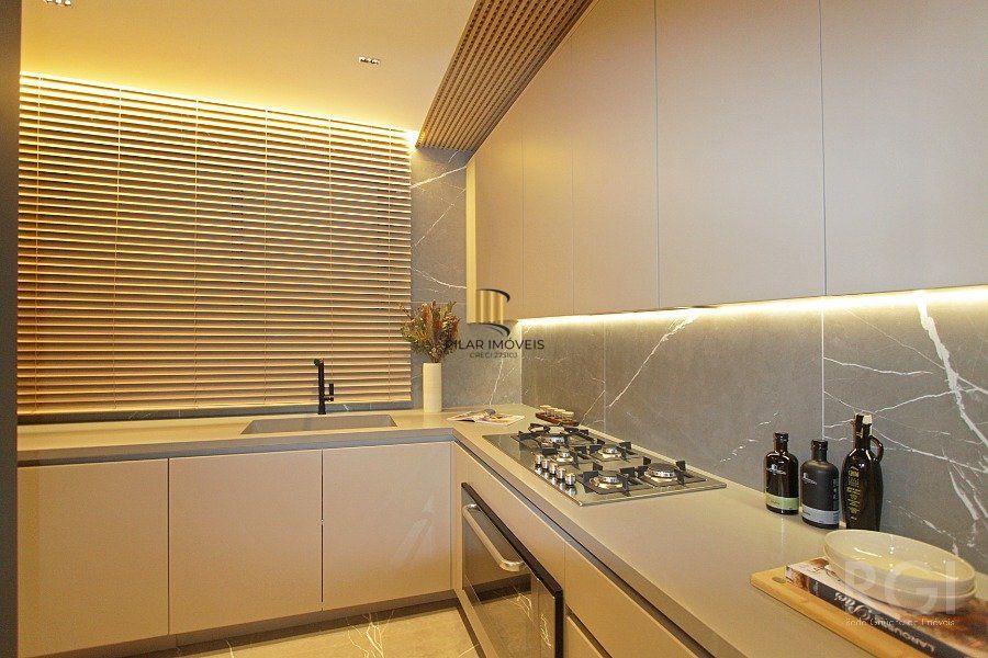 Apartamento para Venda - 230m², 3 dormitórios, sendo 3 suites, 3 vagas - Petrópolis