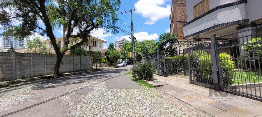 Apartamento de 2 dormitórios grande com suite, sacada fechada com churrasqueira, elevador, garagem, no Bairro São João / Higienópolis