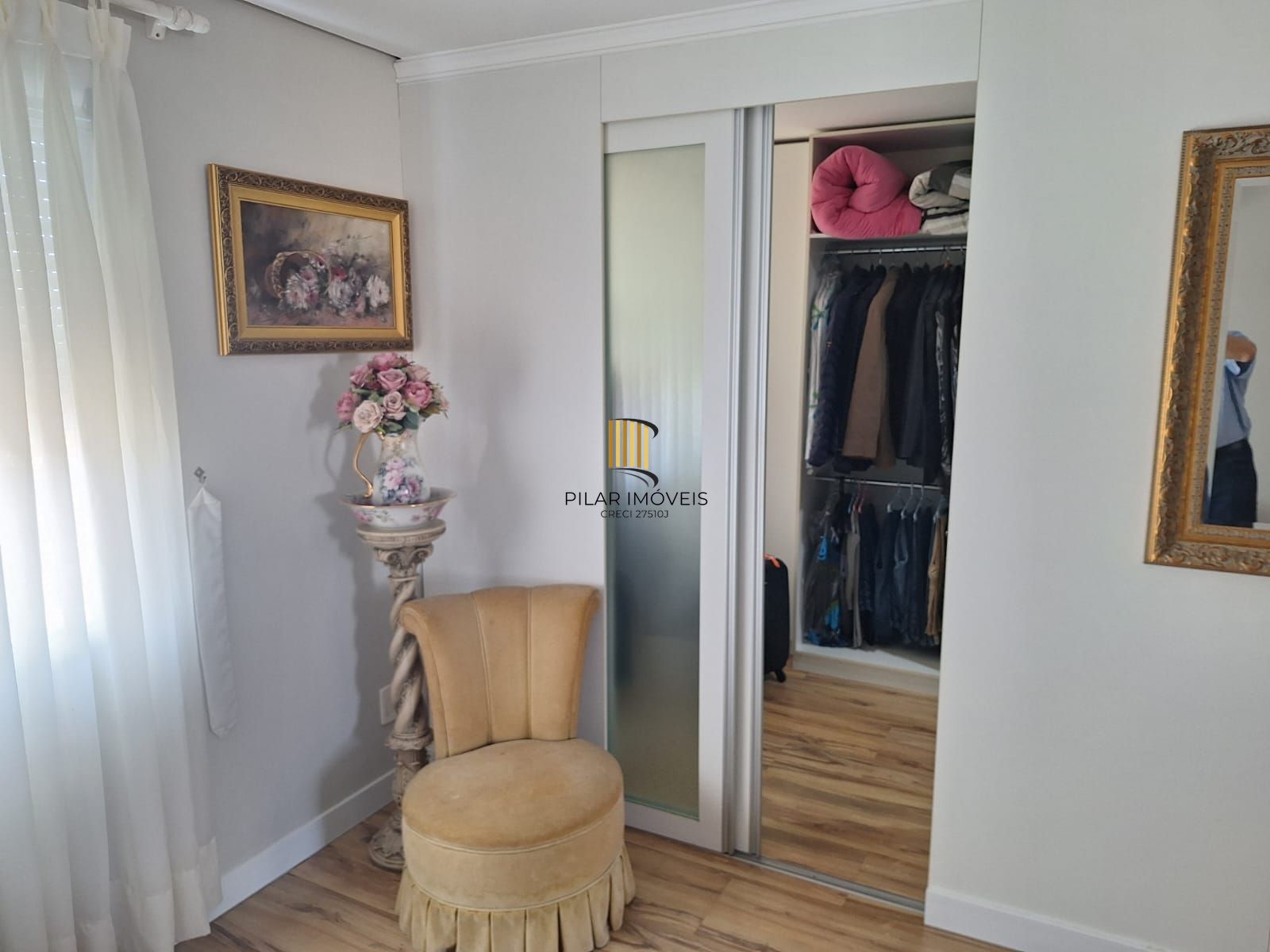 Excelente prédio na Vila Jardim Porto Alegre, de 870 metros de área construída com 02 apartamentos sendo  (#201 com 173,13m2 ) (#202 com 211,45m2) e 01cobertura com 180,00m2, sendo as 03 unidades totalmente mobiliadas com moveis sob medida, equipamentos de 1ª qualidade, Prédio com 05 vagas para estacionamento interno, coberto.