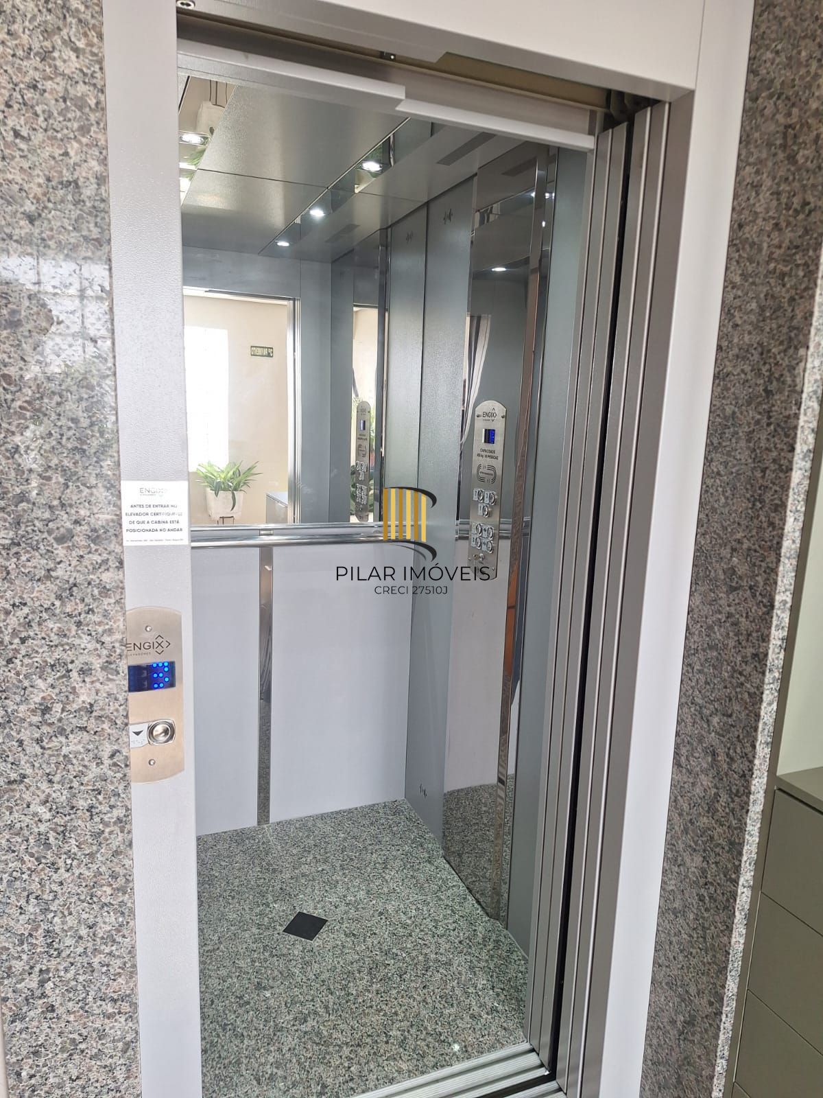 Excelente prédio na Vila Jardim Porto Alegre, de 870 metros de área construída com 02 apartamentos sendo  (#201 com 173,13m2 ) (#202 com 211,45m2) e 01cobertura com 180,00m2, sendo as 03 unidades totalmente mobiliadas com moveis sob medida, equipamentos de 1ª qualidade, Prédio com 05 vagas para estacionamento interno, coberto.