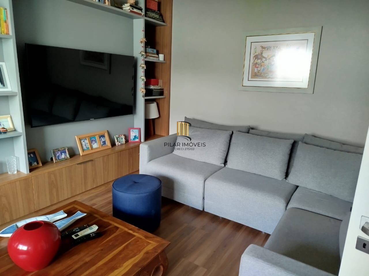 Venda casa em condomínio semi-novo com 330 metros quadrados privativos, 3 suítes, sendo 2 imensas e uma delas com lareira, lavabo, churrasqueira, terraço, piscina