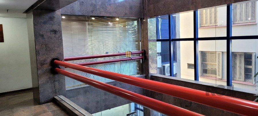 SALA AMPLA COM 73M² PRIVATIVOS, CENTRO PORTO ALEGRE, GARAGEM, ELEVADOR