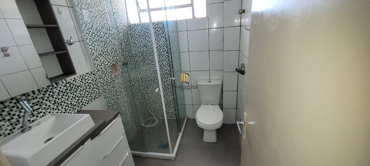 VENDA apartamento de 2 quartos térreo, localizado na rua Felipe de Oliveira, bairro Petrópolis