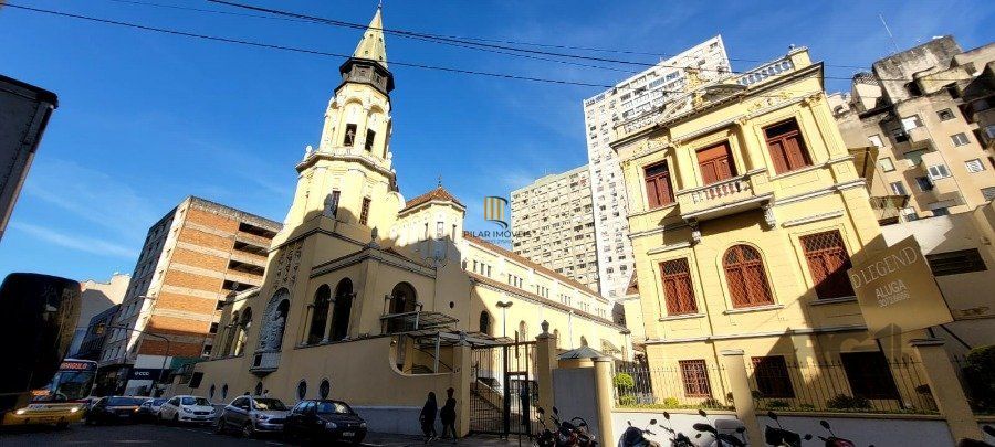 Apartamento a venda na Avenida Alberto Bins com 4 quartos, 2 banheiros, elevador, frente a fundos,  no coração do Centro Histórico de Porto Alegre