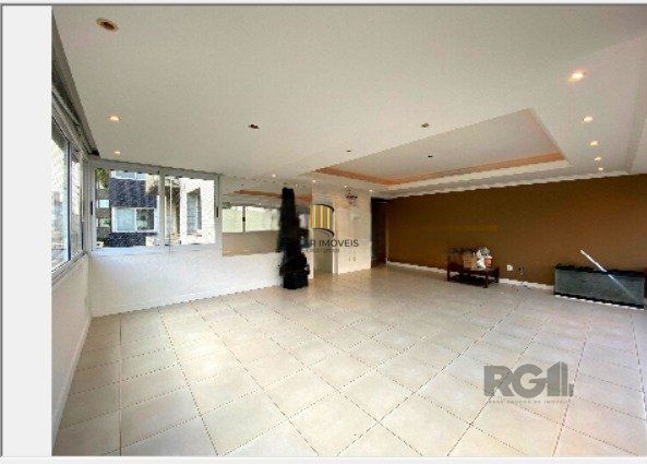 Venda apartamento com 3 dormitórios, 1 suíte e 2 vagas de garagem  lareira e churrasqueira Jardum Itu  Porto Alegre