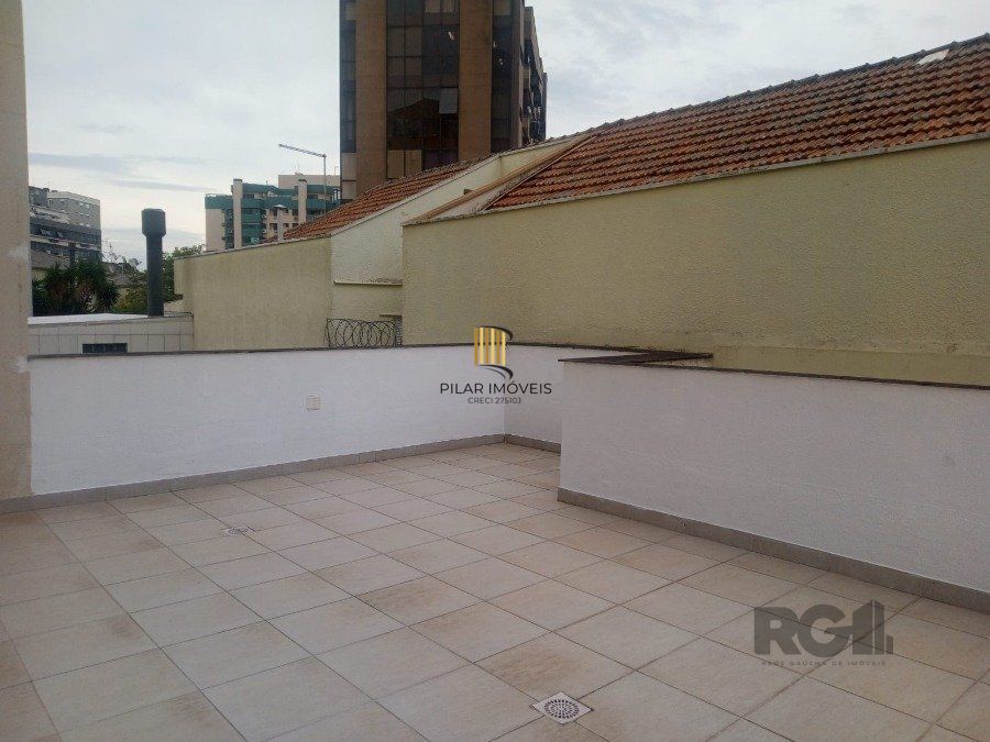 Apartamento garden com 2 suítes, lavado, área de serviço. um pátio enorme muito ensolarado.com 123,34m² de área privativa, 2 vagas