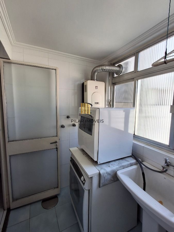 Apartamento de 2 dormitórios 76,90 m² de área privativa, com living para 2 ambientes com piso em tabuão