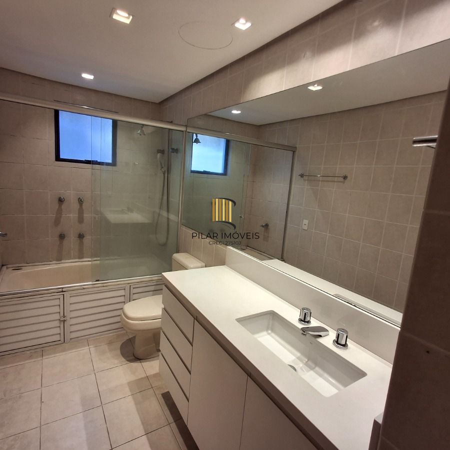 VENDA apartamento de 3 dormitórios, no bairro Moinhos de Vento, com 158 m² de área privativa