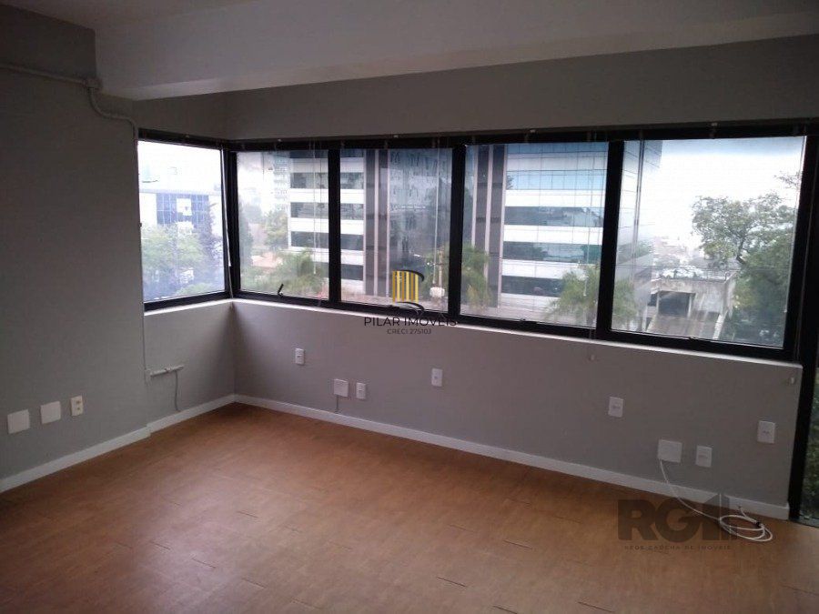 Sala comercial na Av Carlos Gomes, 39m², garagem, portaria