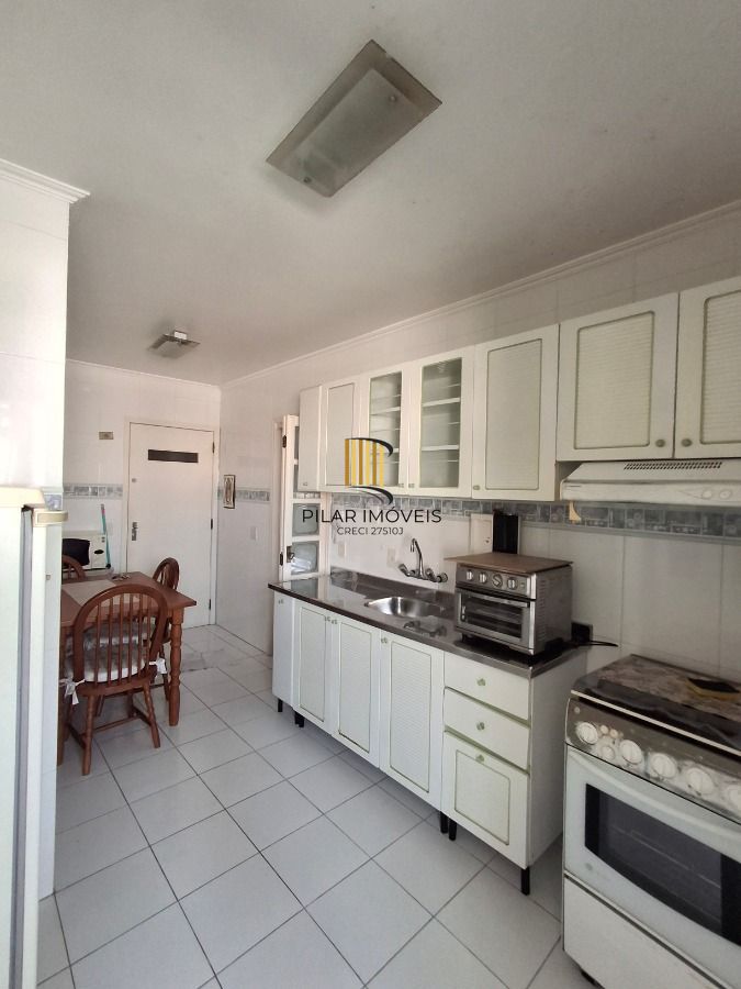 Apartamento de 2 dormitórios 76,90 m² de área privativa, com living para 2 ambientes com piso em tabuão