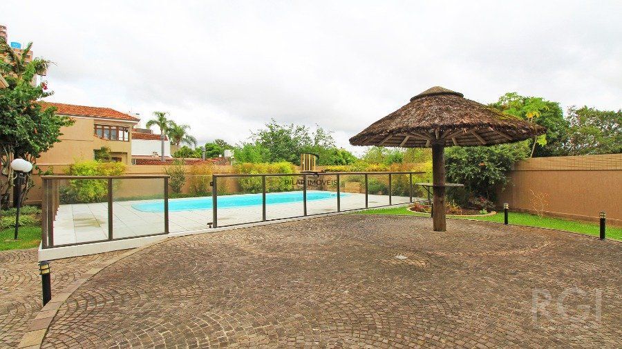 Apartamento para Venda  -  2 dormitórios,  1 suite,  andar alto,  LAREIRA, CHURRASQUEIRA 2 vagas - Petrópolis