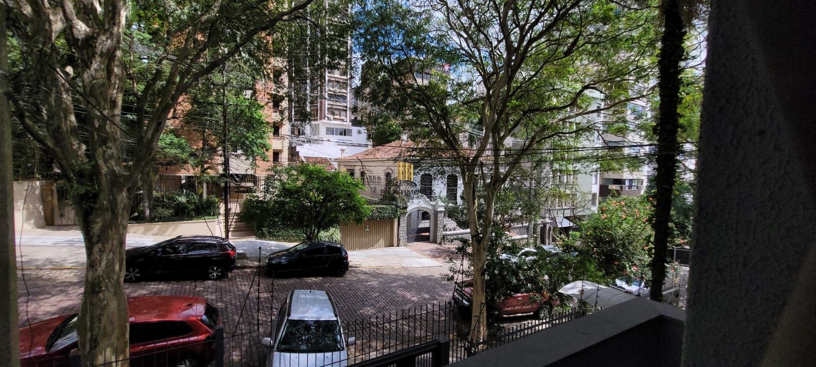 Casa 4 quartos reformada na Rua Andre Poente, residencial com potencial para comercial Próximo Hospital Moinhos de Vento