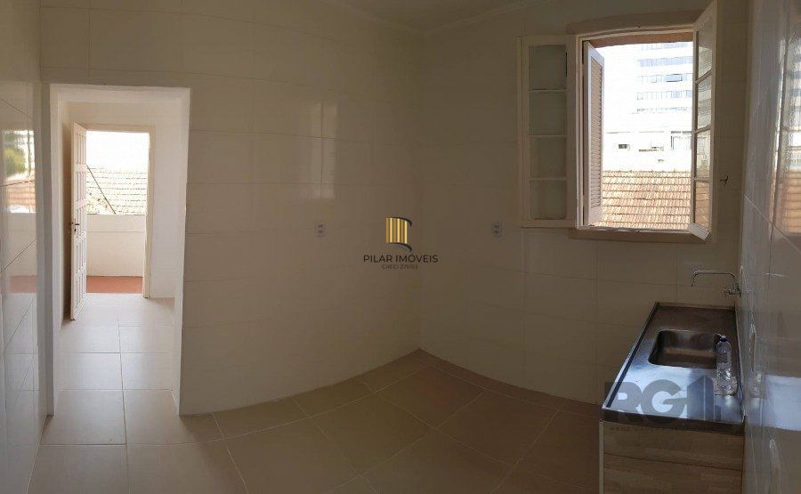 VENDA APARTAMENTO 2 DORMITÓRIOS, MENINO DEUS, REFORMADO,  BAIXA TAXA CONDOMINIAL, ENSOLARADO