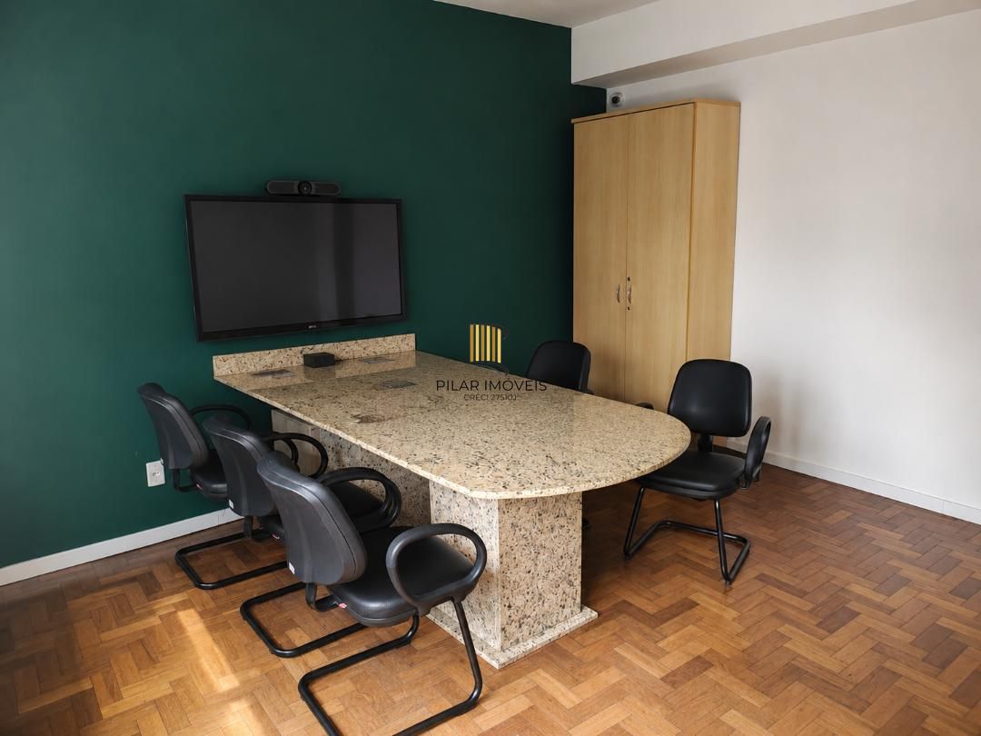 Excelente conjunto/sala separadas em sala 1001 e sala 1002 com 123, 68 m2 privativo cada sala (247,36m2 total das duas) 02 banheiro, 02 copas. Rua Andrade Neves.
