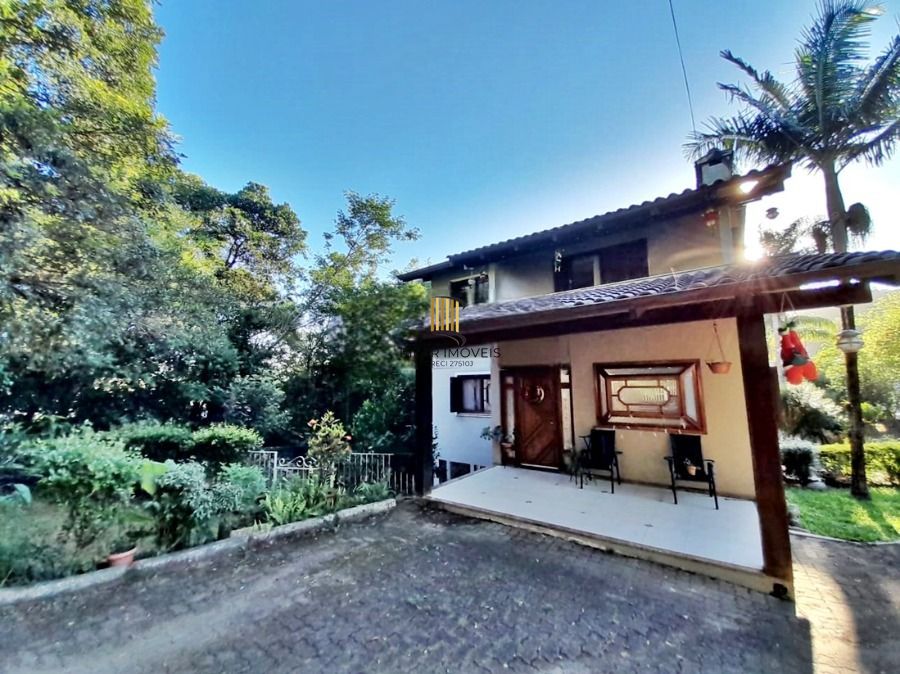 Casa 5 dormitórios no bairro Vila Nova