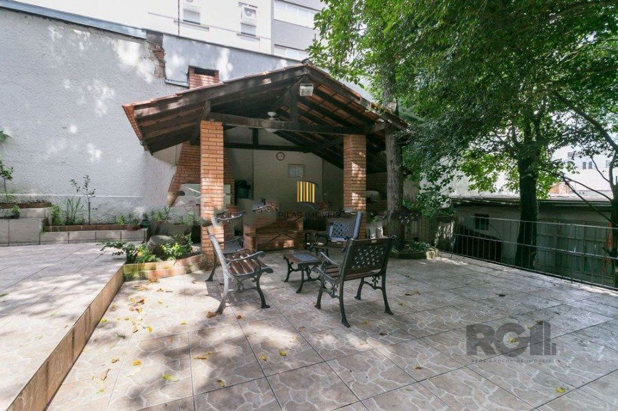 Apartamento a venda de 2 dormitórios na Rua Santa Cecilia Porto Alegre