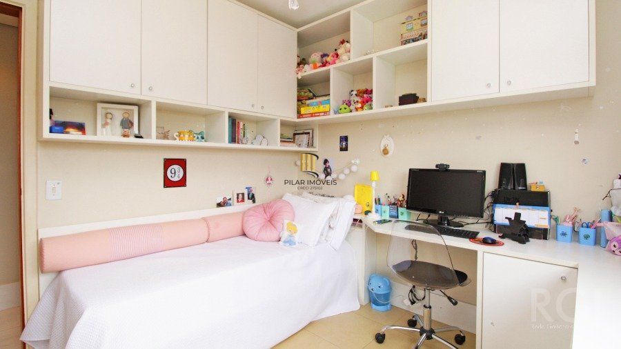 Apartamento para Venda  -  2 dormitórios,  1 suite,  andar alto,  LAREIRA, CHURRASQUEIRA 2 vagas - Petrópolis