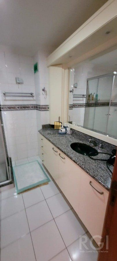VENDA Casa  em condomínio  com 3 quartos,  suite,   no Bairro Chácara das Pedras,  Porto Alegre RS,  na  rua Monte Alverne. 