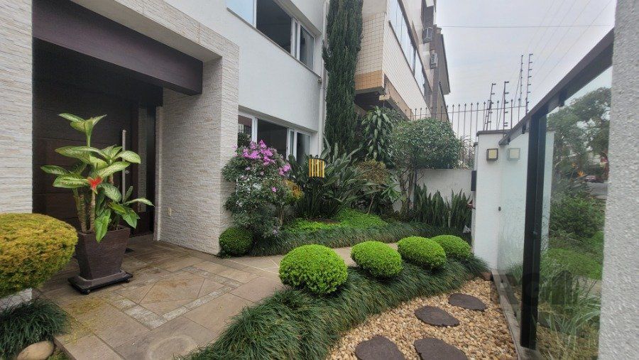Venda, casa com 3 dormitórios, sendo 2 suítes, piscina, opção para 4º dormitório, 4 vagas, na Chácara das pedras, Porto Alegre RS