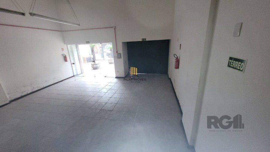 Loja a Venda na Rua Félix da Cunha, com 150m², Moinhos de Vento, entre a Av Cristóvão e Rua  Marques do Pombal, com amplo salão